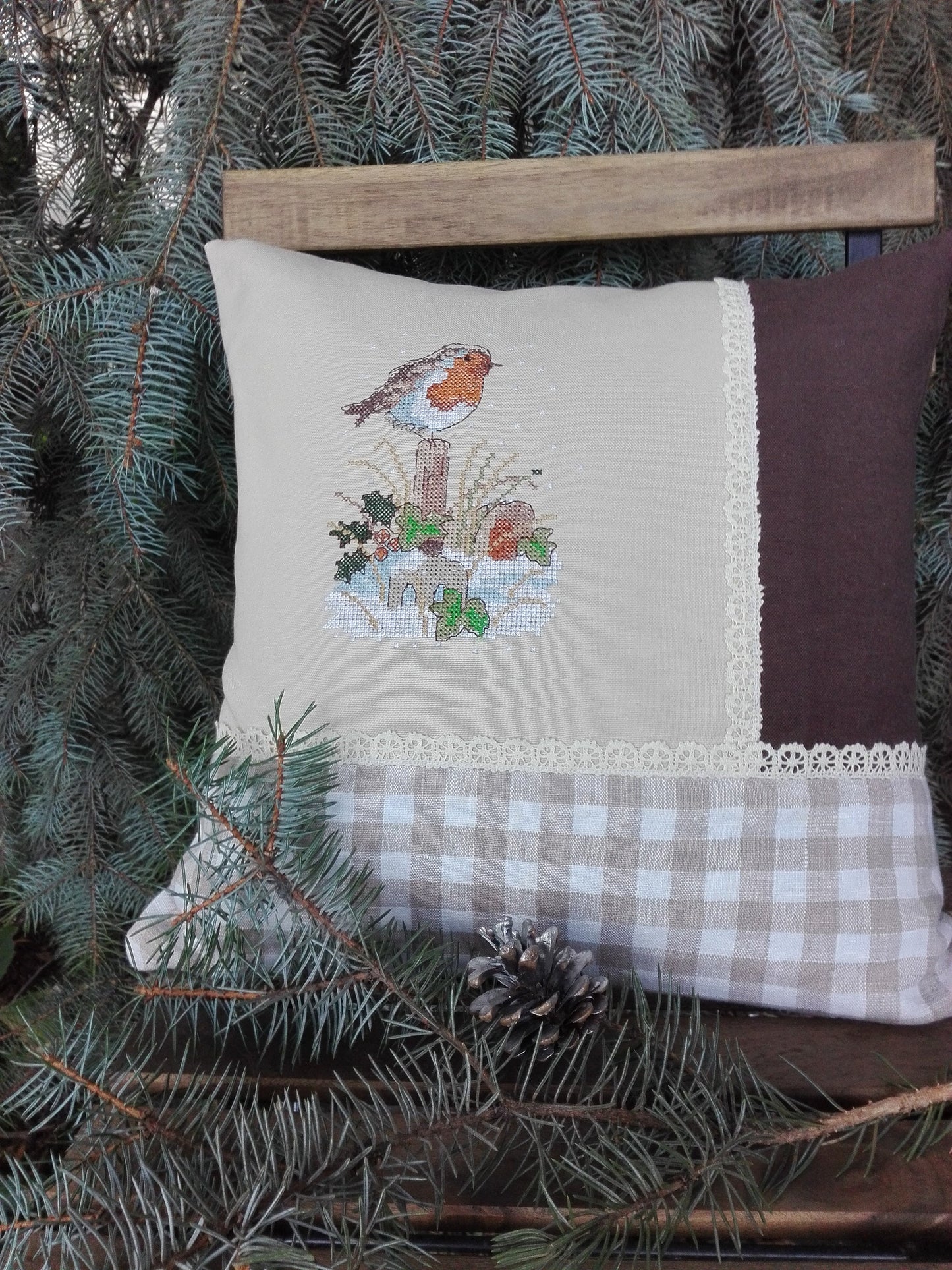 Christmas robin embroidery. Cross stitch machine embroidery design and PDF pattern for hand embroidery