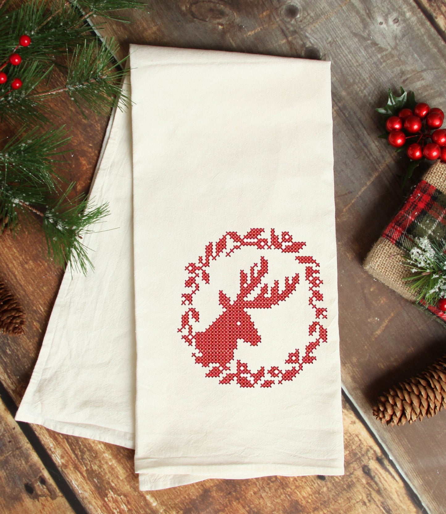 Christmas ornament. Deer head. Machine embroidery design and PDF pattern for hand embroidery