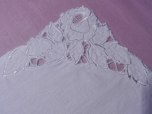Richelieu rose corner. Machine embroidery design